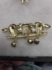 Vtg AJC gold tone 3 Cows dangling bells Pin