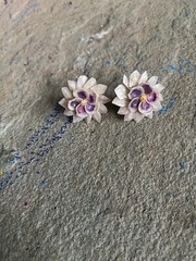 Vintage Earrings Floral Clip On Twist Back Purple White 1 Inch