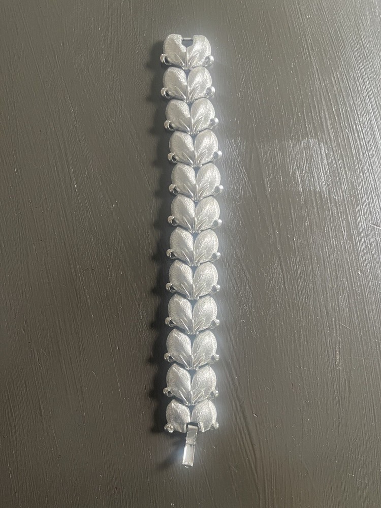 Vintage Bracelet Silvertone Leaf Flower Link Retro Career Capsule Statement 7”