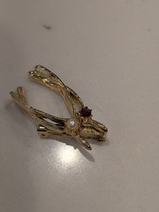 VINTAGE – Gold Toned Earrings, Scarf pins, Danglers and more (10 pieces)