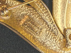 Casual Corner Modernest Abstract Swirl Gold Tone Brooch Pin