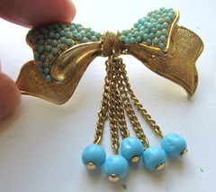 Vintage Turquoise Blue Glass Gold Tone Signed HOBE BOW BROOCH Dangle Drop