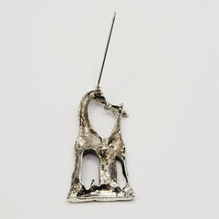 Giraffe Mom and Calf Baby Kissing Jezlaine Sterling 925 Filigree Vtg Brooch Pin