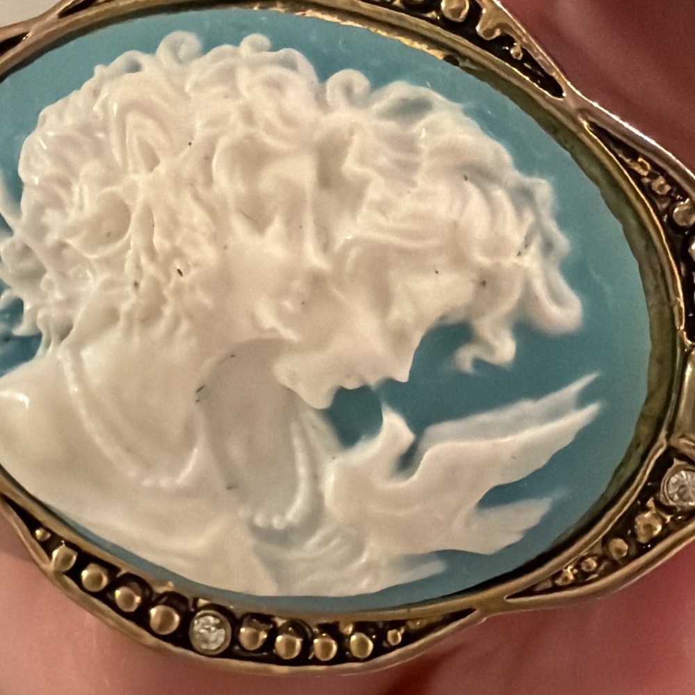 Vintage Estate Two Women With Dove Cameo Brooch Signed AAi
