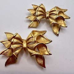 Set of 2 -Vintage FRANCOIS for CORO BOW BROOCH – Gold Plated – Mid Century Pins