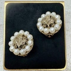 Vintage Celebrity NY Pearl Clip-On Earrings Gold Tone Leaf Round Retro Jewelry