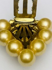 VINTAGE ART DECO PEARLIZED GRAPES METAL LEAVES FUR DRESS CLIP BROOCH