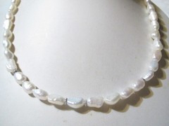 PRETTY 18″ LARGE WHITE BAROQUE PEARLS NECKLACE WITH STERLING SILVER CLASP