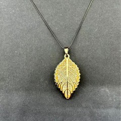 Alloy Metal Pendant With A Golden Necklace Perfectly Decorated