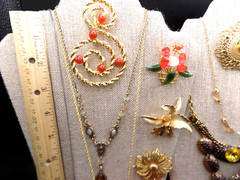 VINTAGE JEWELRY LOT Many Signed Necklaces Brooches Earrings & Bracelets (L2)
