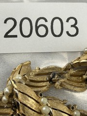 Vintage Trifari Bracelet Faux Pearls Gold Tone 7″ Signed READ