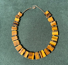 16.5″ Tiger’s Eye Hand Knotted Fan Necklace with Unknown Metal Clasp 63 grams