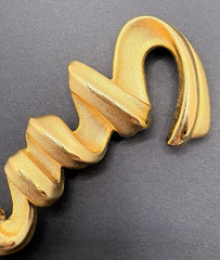 Vintage Tona Modernist Twist Corkscrew Swirl Shiny & Matte Gold Tone Brooch
