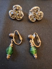 Vintage Lot. 14 Pairs CLIP-ON/Screw Back Blue/Green/Gold Tone Earrings Lot J6