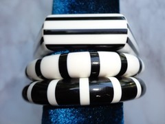 LOT OF 3 VTG ESTATE BLACK & WHITE STRIPED LUCITE HEXAGON ROUND BANGLE BRACELETS