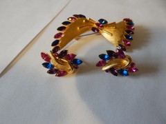 VTG 1960S JJ JONETTE 3 PIECE SET GOLD TONE BLUE RHINESTONES COLORED EARRINGS PIN