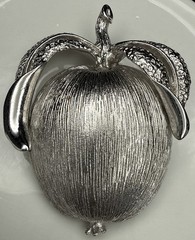 Sarah Coventry Apple Brooch Silver Tone Adam’s Delight Vintage 1960s Signed