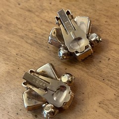 Vintage Weiss Prong Set Purple Lilac Faceted Crystal Glass Clip On Earrings