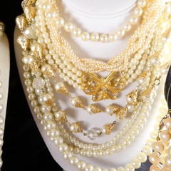 Huge Vintage Faux Pearl Jewelry Lot 4 lbs 30 Necklaces Bracelets 40 Piece Lot