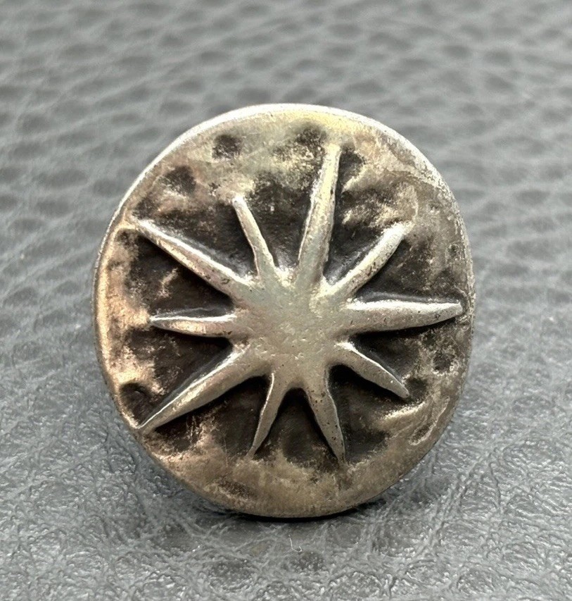 VINTAGE STARBURST STAR MEDALLION Pewter Silver STATEMENT LARGE RING Size 7
