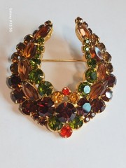 NICE VINTAGE ESTATE JULIANA? RHINESTONE WREATH 2-1/2″ BROOCH FALL COLORS AUTUMN
