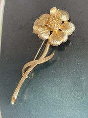 Vintage Signed BSK Rose Gold Tone Daisy Flower Brooch