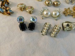 Vintage Earrings Lot Trifari Richelieu Napier Roman Marvella Lisner 1928 Capri