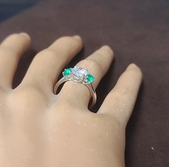 14K White Gold Engagement Ring 1.62CT.Natural Round Cut Diamond Green Emerald