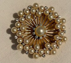 Vintage (1955-69) Crown Trifari+ C Pearl & Rhinestones Brooch 2 Inches Used