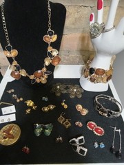 Vintage To Modern Jewlery Lot Brooches Pins Earings Purse Hook Neman Marcus