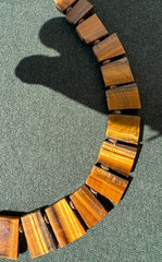 16.5″ Tiger’s Eye Hand Knotted Fan Necklace with Unknown Metal Clasp 63 grams