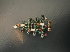 Weiss Rhinestone Christmas Tree Brooch Vintage Holiday Pin