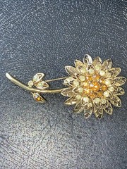 Vintage 1960’s Amber/Clear Rhinestone Goldtone Flower Brooch Pin w/ Secure Clasp