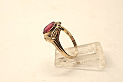 Vintage 10Kt Yellow Gold Ring W Red Oval Stone 2 Grams Size 6
