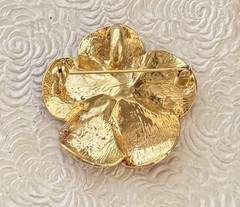 Vintage flower brooch & pendant / enamel on gold tone metal brooch