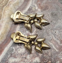 Vintage 1+1/2″ Trifari layered clip on earrings, rose gold tone