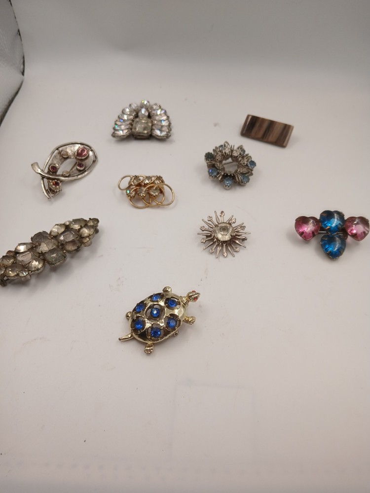 Nine Piece Lot of Vintage Jewelry Brooch Pin Brooches Rhinestone Gold Tone