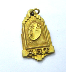 Vintage Beautifully Detailed ART Medallion Pendant – 1 1/8″