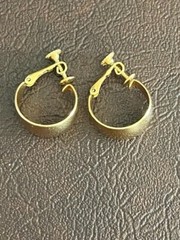 Vintage Gold Tone Napier Wide Hinged Clip on Hoop Earrings 1″ Costume Jewelry