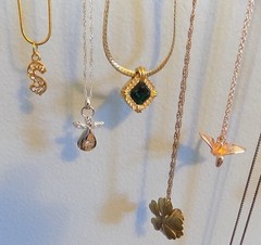 HUGE LOT VINTAGE-CONTEMPORARY PRETTY PENDANT NECKLACES 1 ALEX & ANI WONDER WOMAN