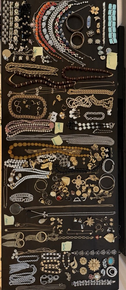 HUGE ESTATE JEWELRY LOT 100+ pcs Signed CORO Lisner AVON Monet NAPIER Sarah Cov