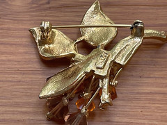 Vintage Signed ART Rhinestone Crystals & Iridescent Rhinestones Brooch Gold Tone