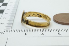 ANTIQUE VICTORIAN ENGLISH 15K GOLD ENAMEL MOURNING RING for HAIR c1876