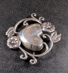 Jezlaine Heart Floral Vine Brooch – Vintage – Sterling 925 – 2″ – 12.3 g
