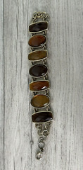 Vintage Unbranded 1960/70’s Faux Amber Gold Tone Bracelet