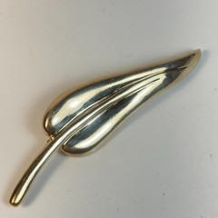 Brooch Pin Lot Silver Tone Green Marbled Leaf One Signed Liz Clairborne