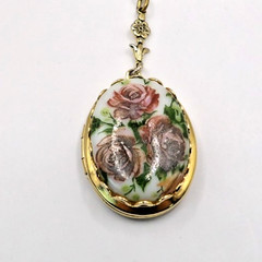 Vintage 1928 Porcelain Floral Photo Locket Pendant Goldtone 3 Strand Chain 35″