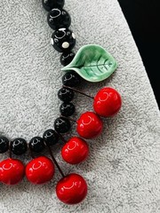 Vtg Red Cherries Black Bead Necklace Rockabilly Pin-Up Flying Colors Choker 80’s