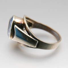 VINTAGE 8KT GOLD (333) SIZE 6 RING WITH AQUAMARINE BIRTHSTONE – 2.5 G 1.67 DWT