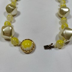VTG Yellow Bead Necklace Shiny Iridescent 21″ Marked Japan Women’s 1pc Gold Tone